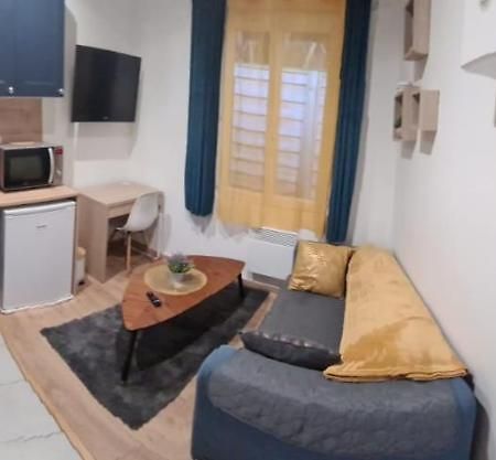 Petite Maison Cosy Dans Un Jardin. Ermont Εξωτερικό φωτογραφία